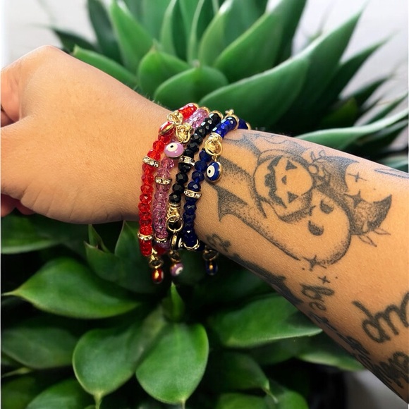 NWOT 1 EVIL EYE STRETCHY BRACELET - Picture 2 of 2